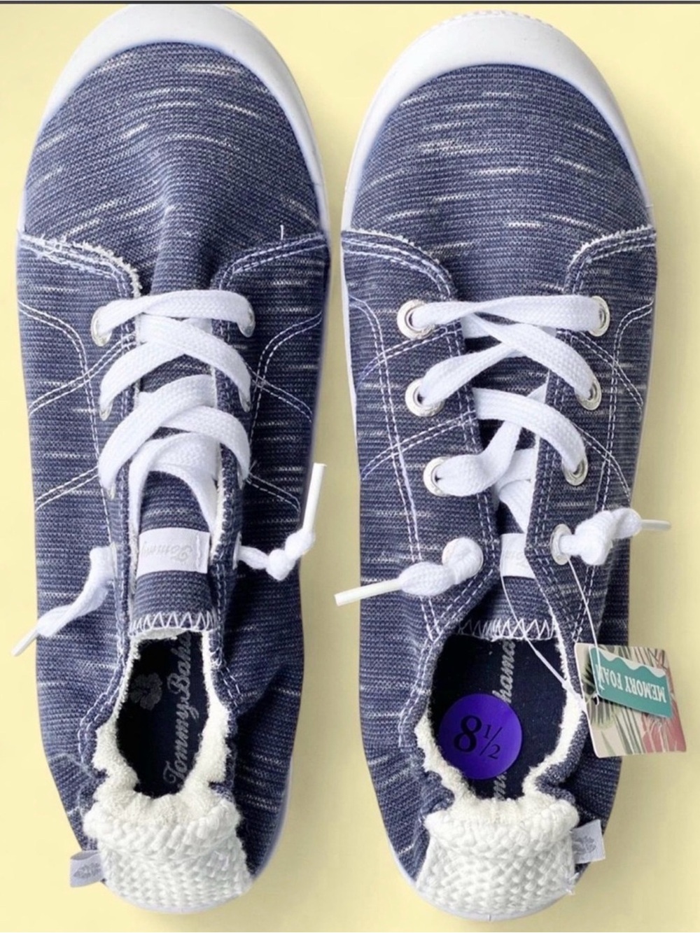 Tommy Bahama Memory Foam No tie Sneakers, NWT 8.5